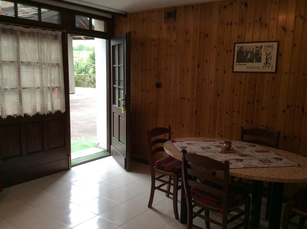 B&B La Vieille Meison De Pappa Sarre Ruang foto