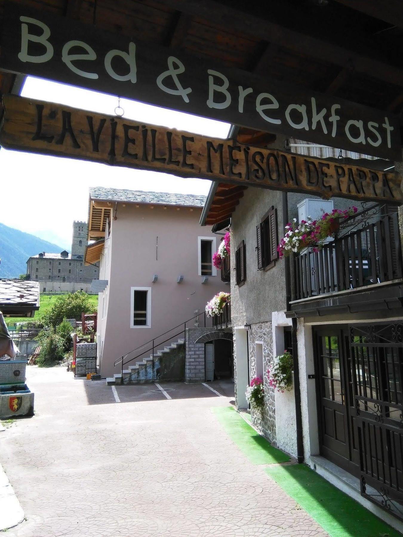B&B La Vieille Meison De Pappa Sarre Bagian luar foto