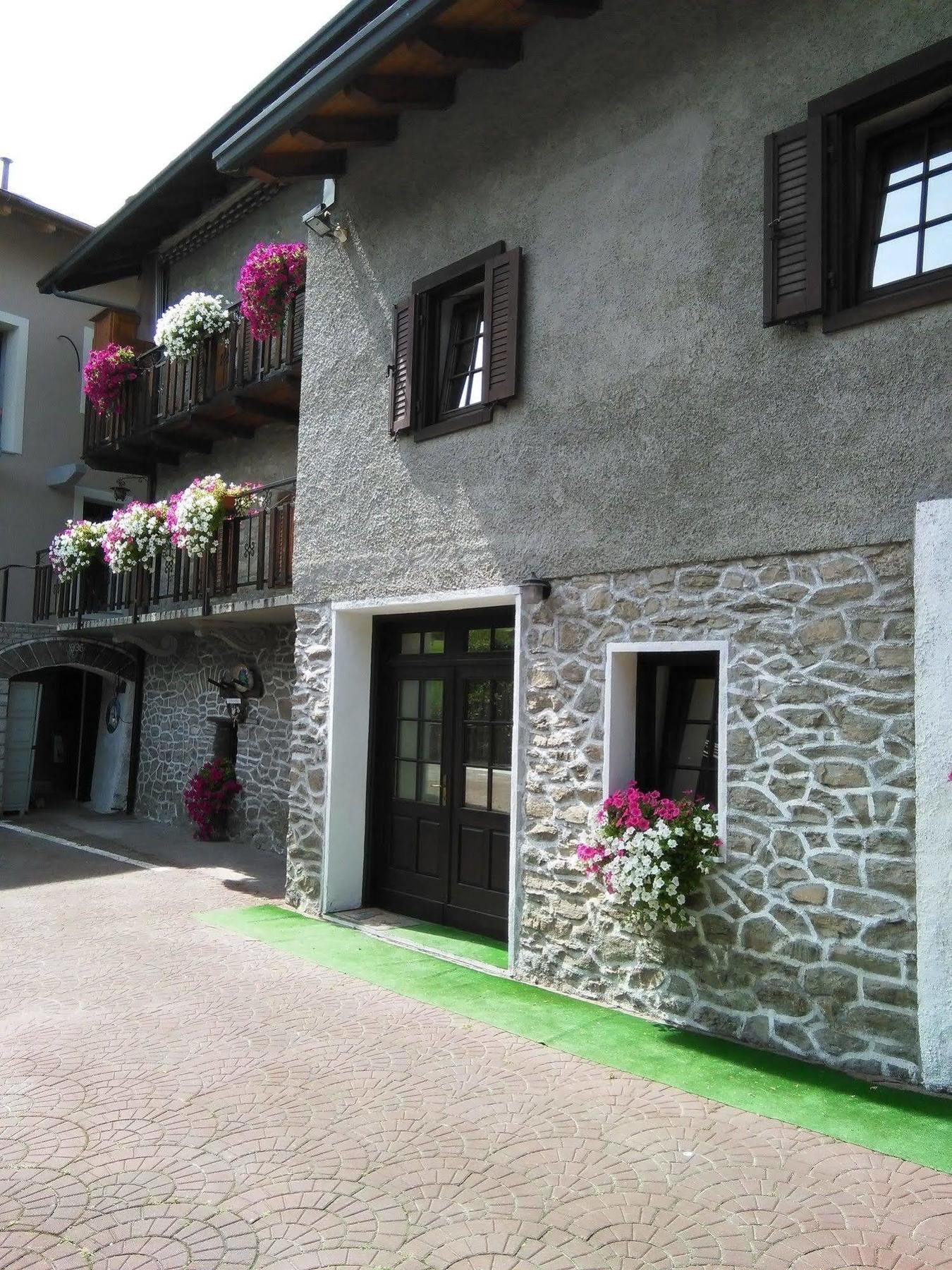 B&B La Vieille Meison De Pappa Sarre Bagian luar foto